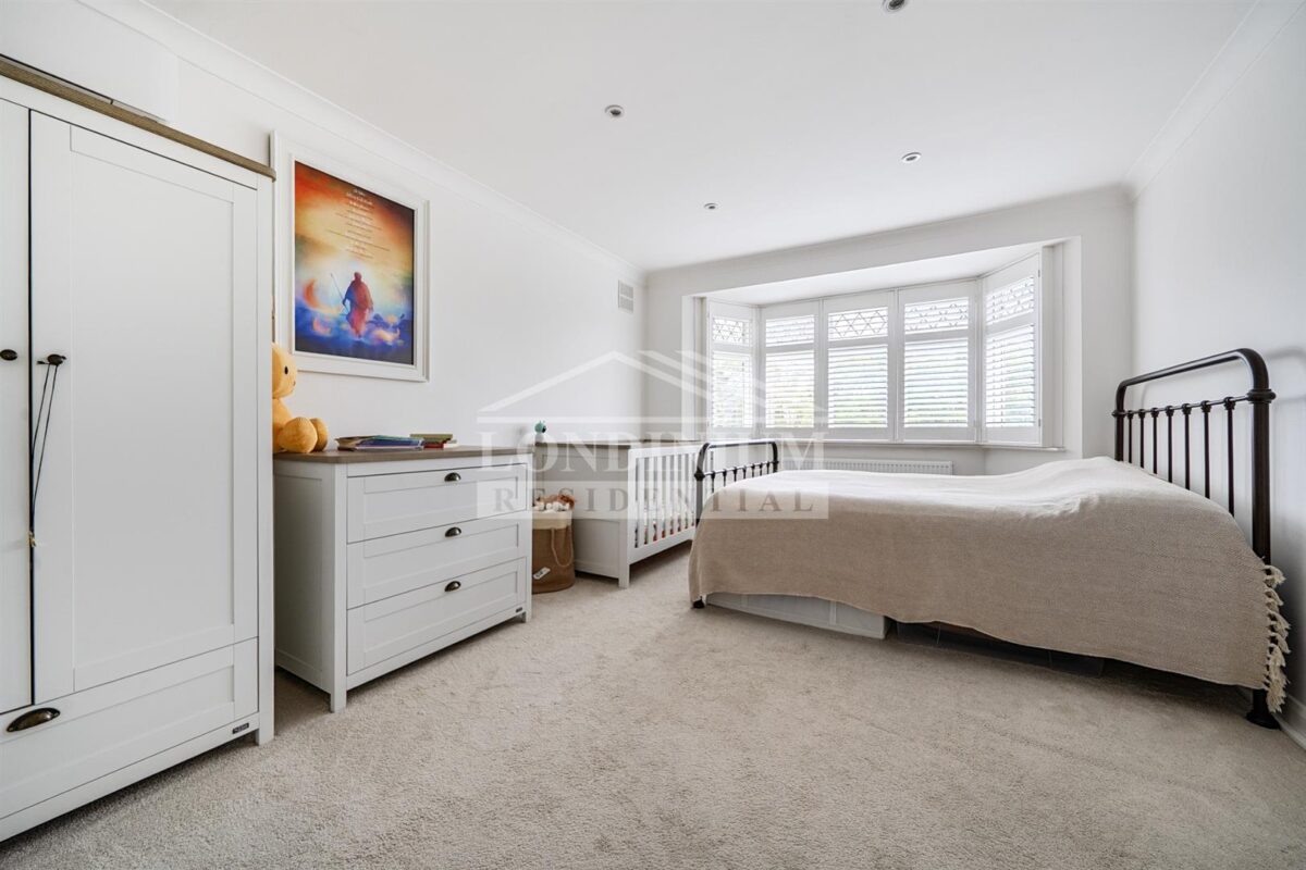 Coldharbour Lane, Bushey