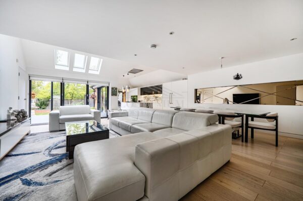 Gordon Avenue, Stanmore