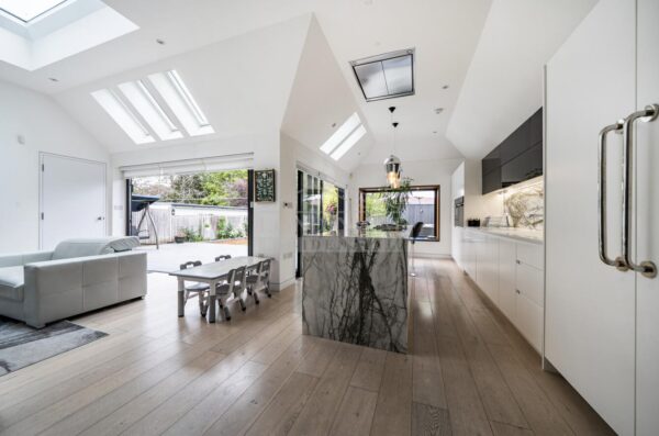 Gordon Avenue, Stanmore
