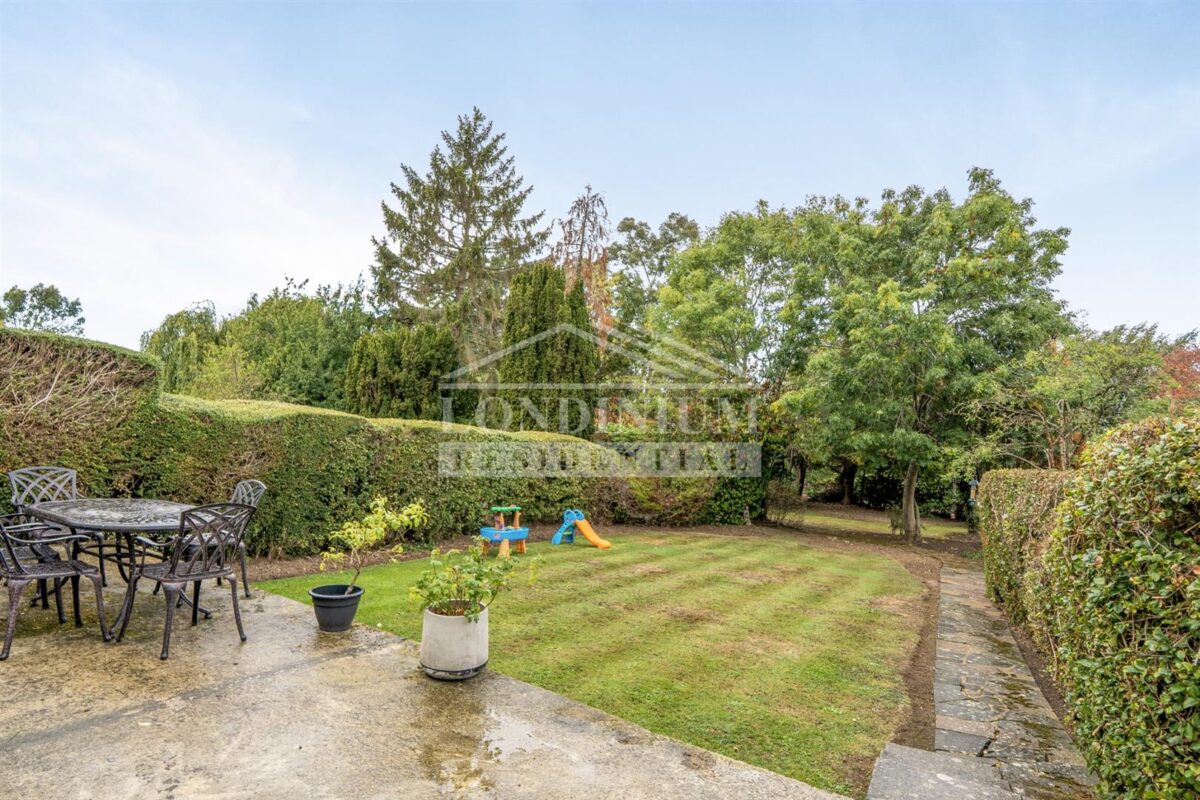 Coldharbour Lane, Bushey