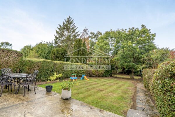 Coldharbour Lane, Bushey