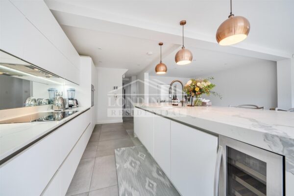 Coldharbour Lane, Bushey