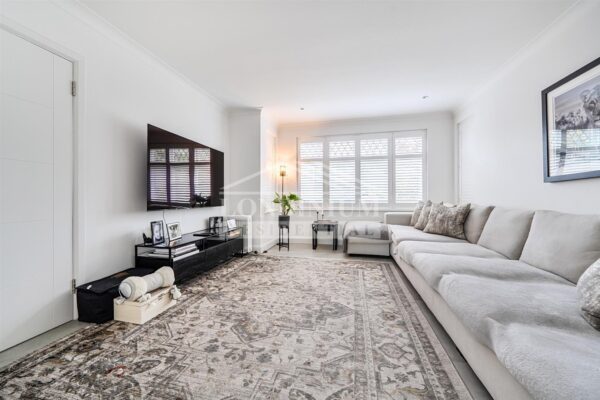 Coldharbour Lane, Bushey