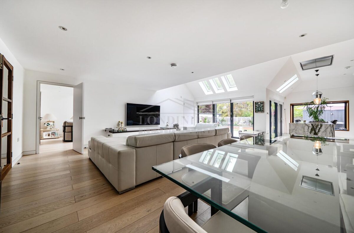 Gordon Avenue, Stanmore