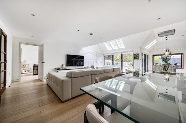 Gordon Avenue, Stanmore