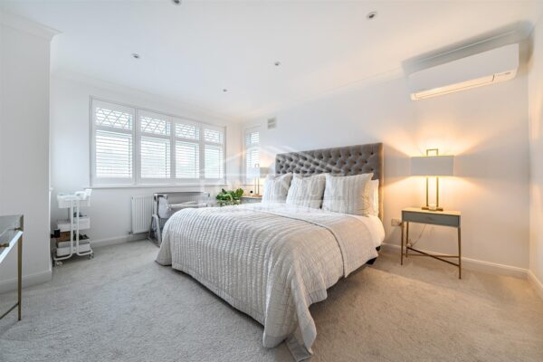 Coldharbour Lane, Bushey