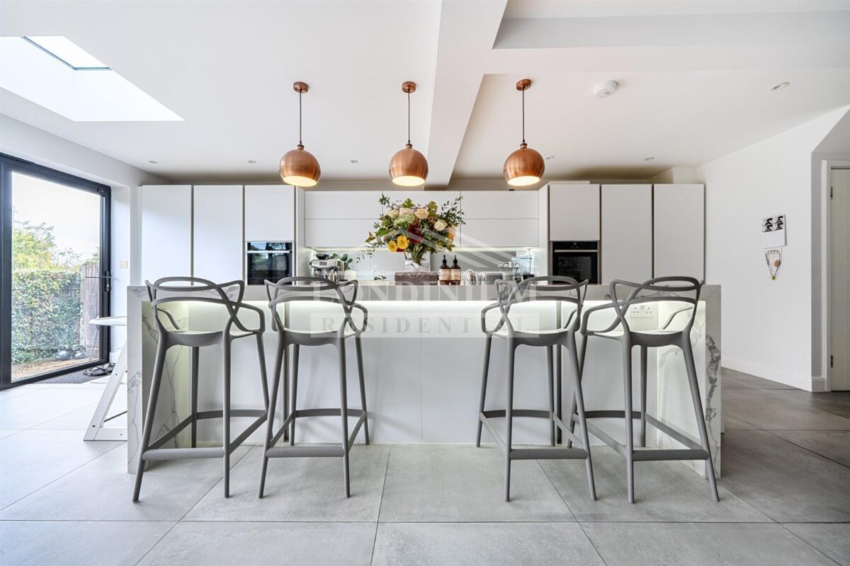 Coldharbour Lane, Bushey