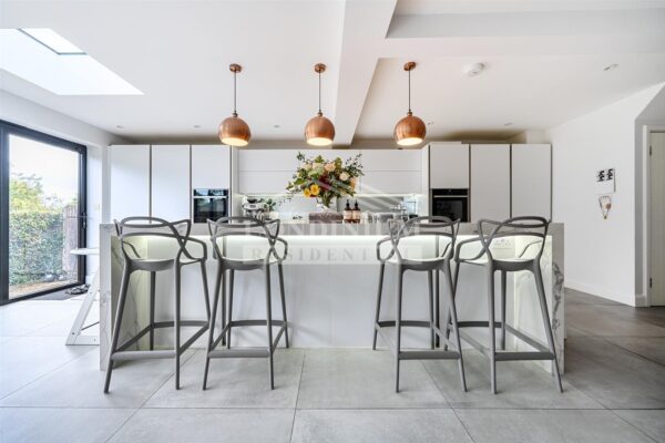 Coldharbour Lane, Bushey